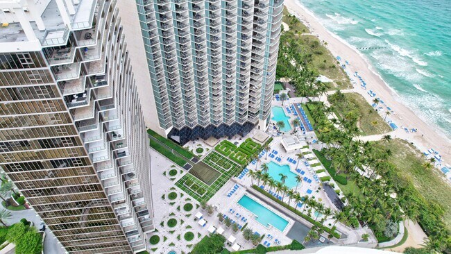 Building Photo - 9703 Collins Ave