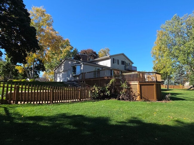 Building Photo - Updated 4 bedroom home in Merton