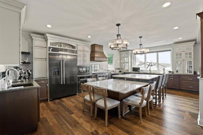 Building Photo - 8184 Woodland Shore Dr