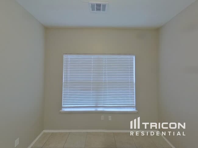 Building Photo - 1420 Deville Cir