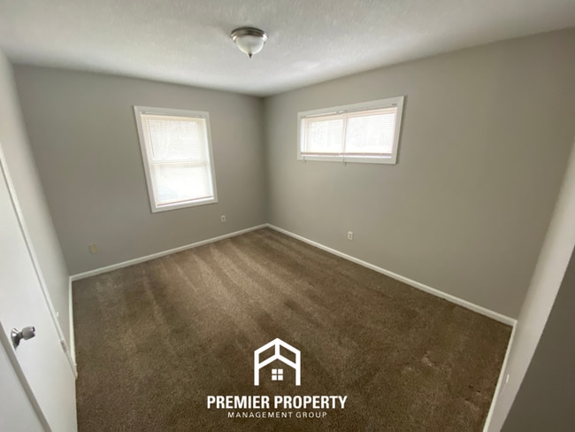 Building Photo - Charming 3BR Memphis Home with Hardwood Floors & Fenced Backyard