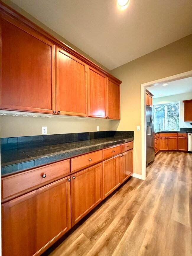 Building Photo - Beautiful Home in the Sought After Arbor Crossing Subdivision~ Soaring Windows with Great Natural...