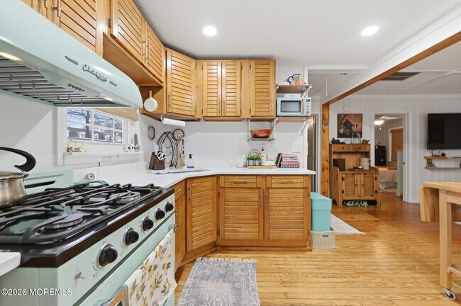 Building Photo - 14 Sunset Rd