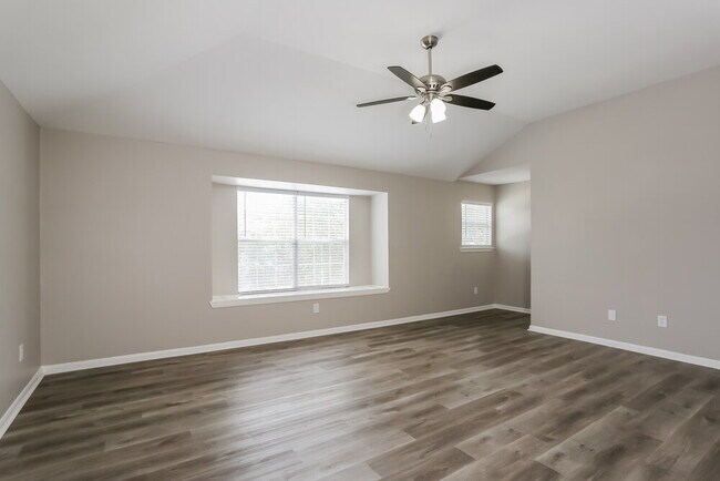 Building Photo - 2431 Fox River Ln