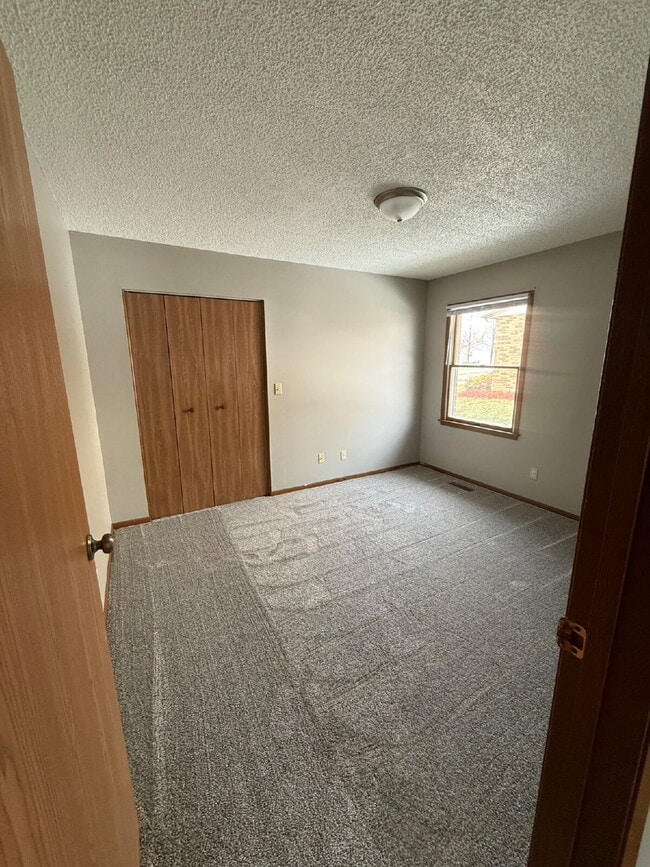 Building Photo - 2994 Jonathan Dr