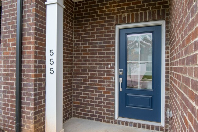 Building Photo - Beautiful Gallatin Townhome w/ Appliances!
