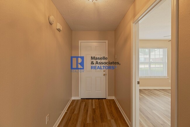 Building Photo - 2 Bed 2 Bath Near the Reservoir