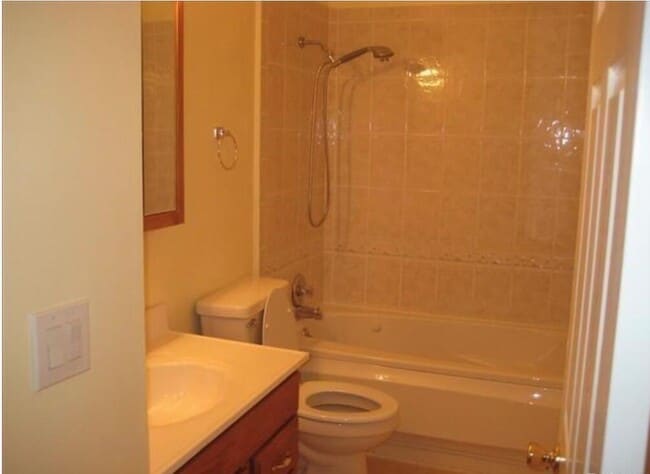 Building Photo - 23672 Londonderry Dr