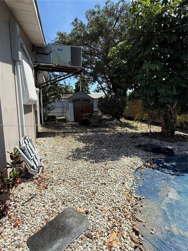 Building Photo - 1010 N 74th Way