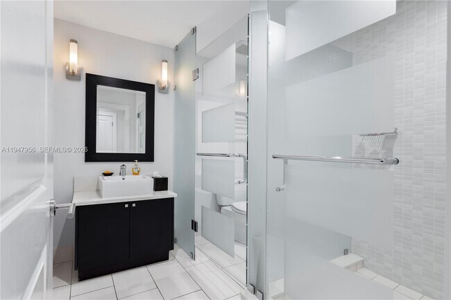 Building Photo - 5300 NW 87th Ave