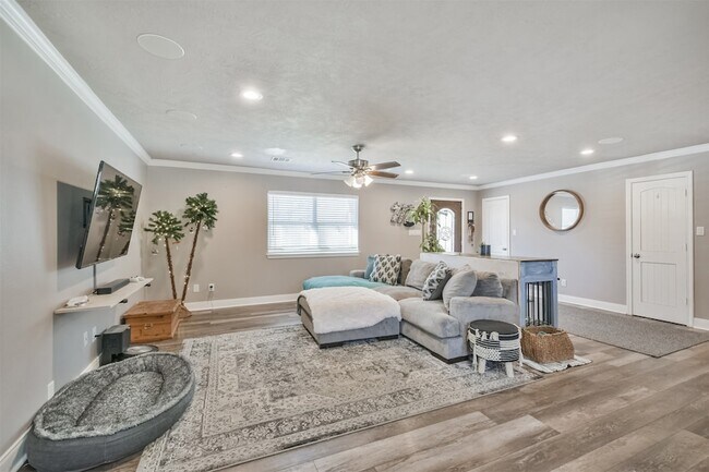 Building Photo - 24237 Creekwood Dr