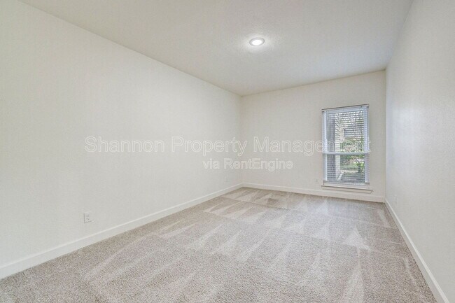 Building Photo - 2100 Tanglewilde St