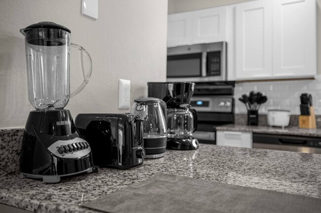 Building Photo - 13803 Heritage Club Dr