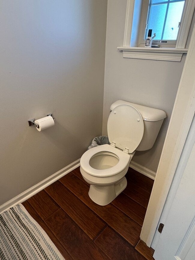 Building Photo - Beautiful Three Bedroom Townhouse