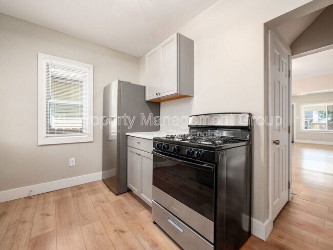 Building Photo - 439 Eldridge Ave