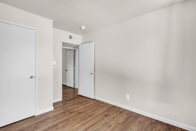 Building Photo - Move-In Ready 3BR/2BA Near UC Davis, Pets Welcome