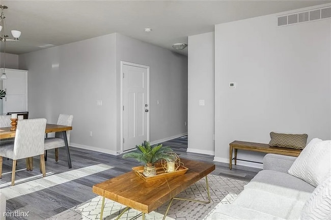 Building Photo - Great 3 Bedroom Single-Family Home in Urba...