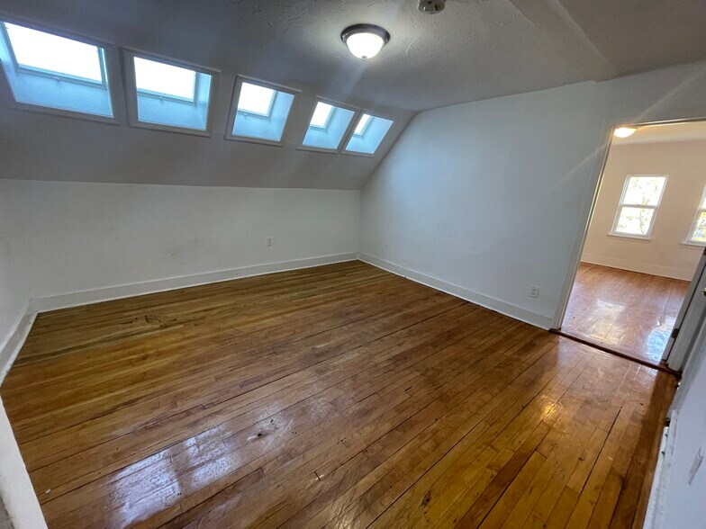 Building Photo - 91 Devon St