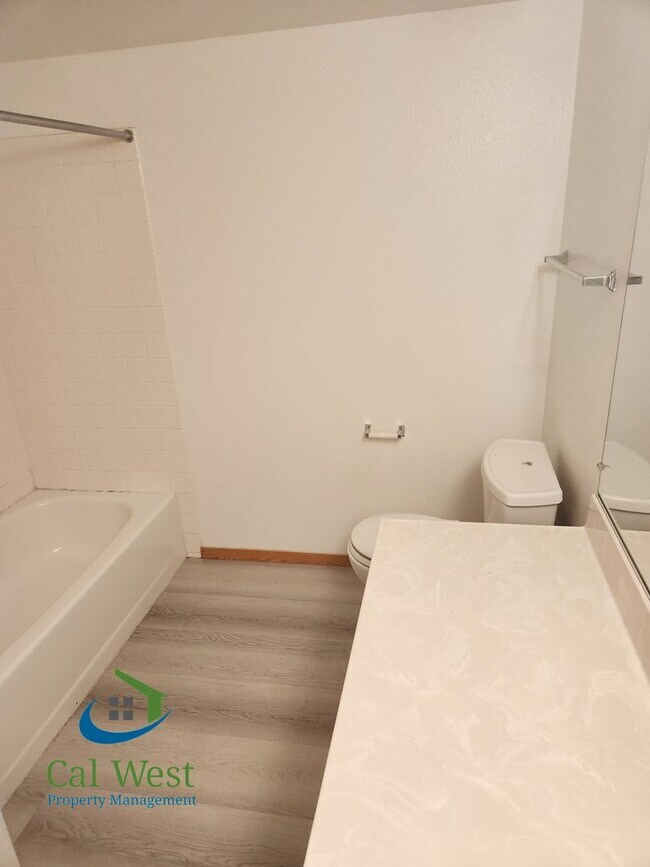 Building Photo - 01248 - % - Costa Mesa Terrace #G