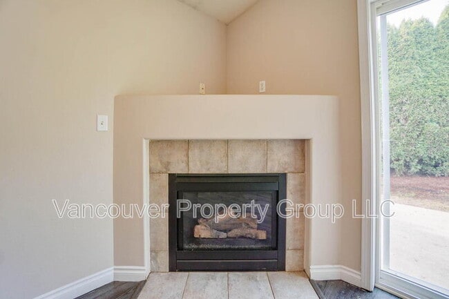 Building Photo - 8601 NE 84th St