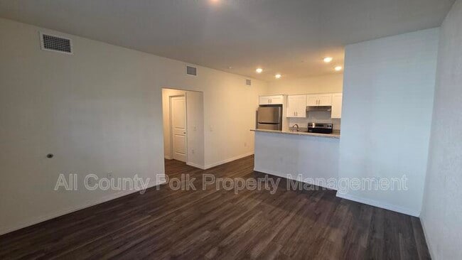 Building Photo - 915 Ariana St