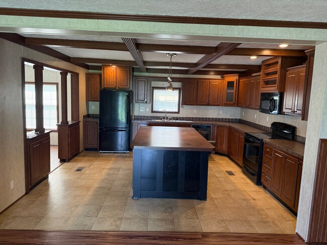 Building Photo - 9859 Shepherd Rd