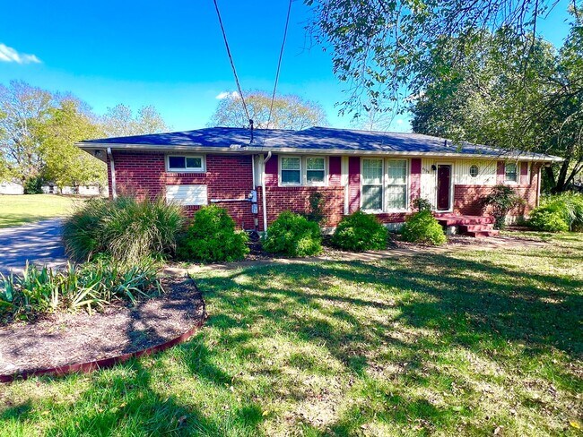 Primary Photo - $2500/mo A newly remodeled 3 bedroom 2.5 B...