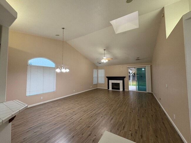 Building Photo - 3 Bedroom Home