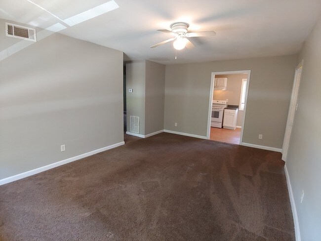 Building Photo - 1630 Line St