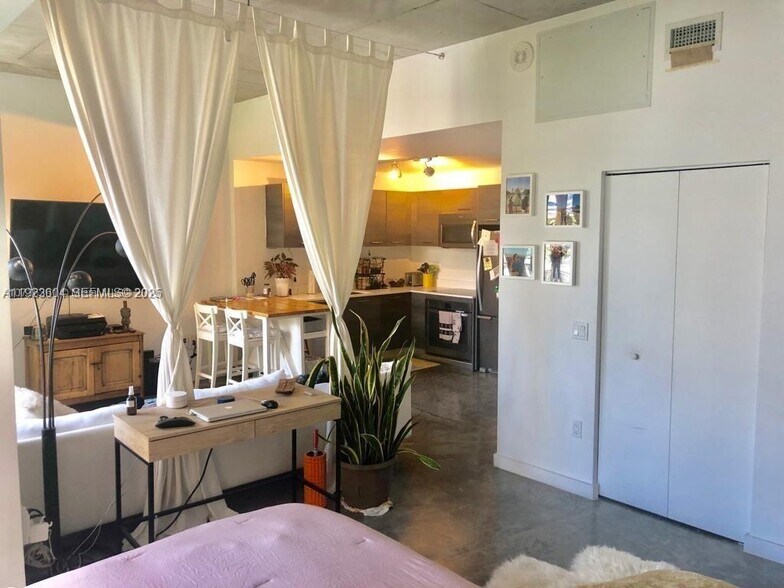 Building Photo - 151 SE 1st St