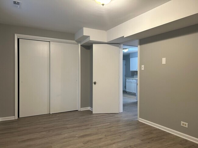 Building Photo - 5122 30th Pl