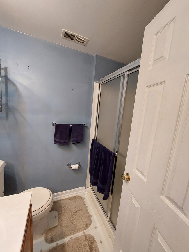 Building Photo - 3800 Sunnyfield Ct