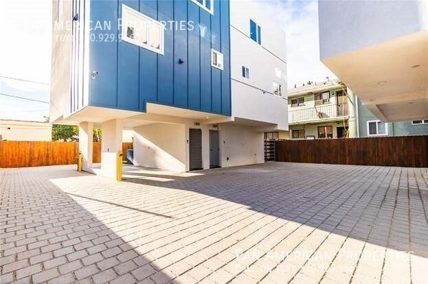 Building Photo - 1309 N Orange Dr