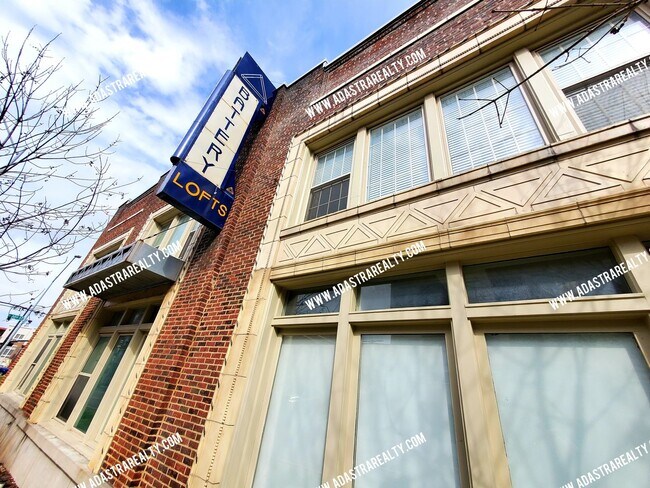 Building Photo - 3001 Gillham Rd