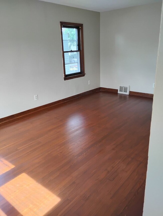 Building Photo - 3125 Kenwood St