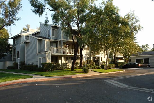 Building Photo - Meadowbrook