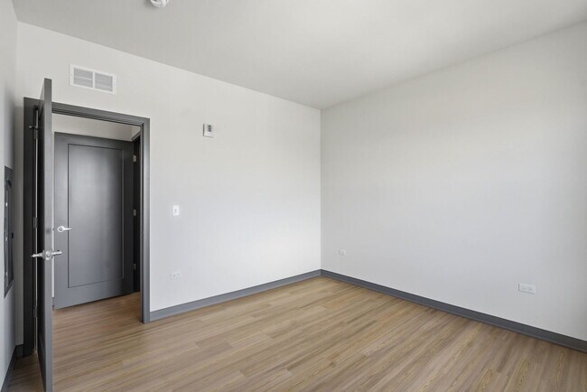 Building Photo - 1227 Rock Run Crossings Dr