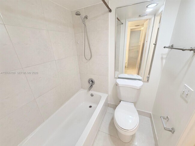 Building Photo - 1400 St Charles Pl