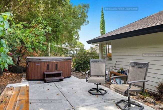 Building Photo - One of a kind home just steps away from Annadel State park