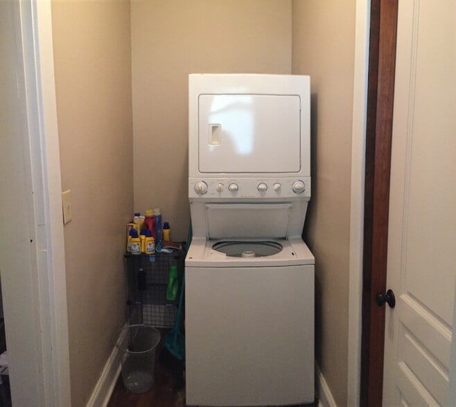 The shared, free laundry facilities. - 1525 South 7th Street