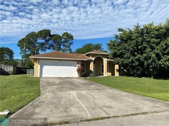 Primary Photo - 3542 SW Margela St