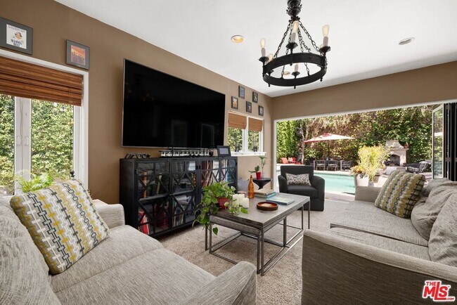 Building Photo - 6141 Warner Dr