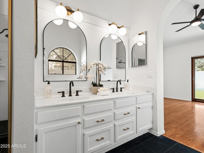 Building Photo - 1110 N Gull Haven Ct