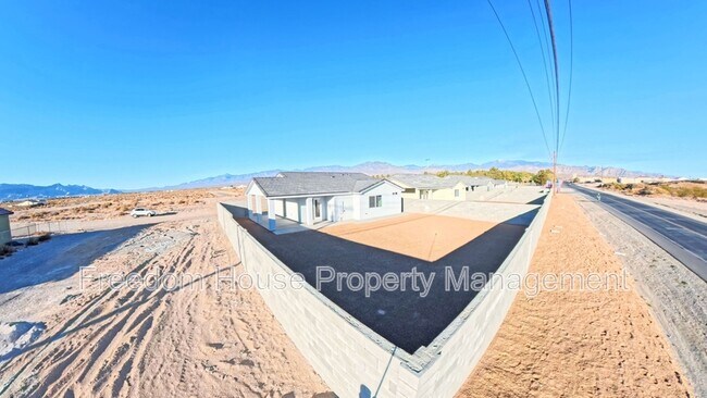 Building Photo - 831 Valiant Ave