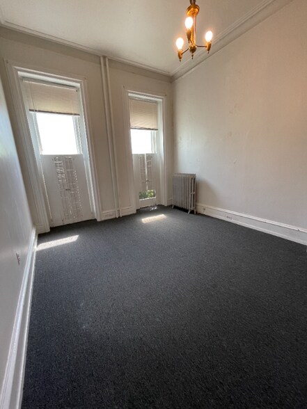 Building Photo - 208 S 41st St