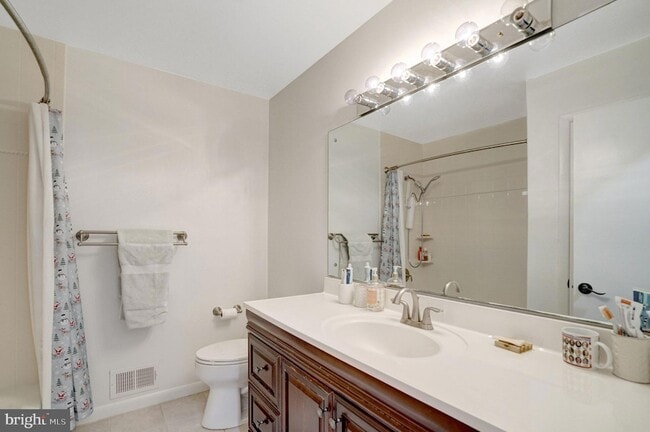 Building Photo - 6608 Spring Valley Dr