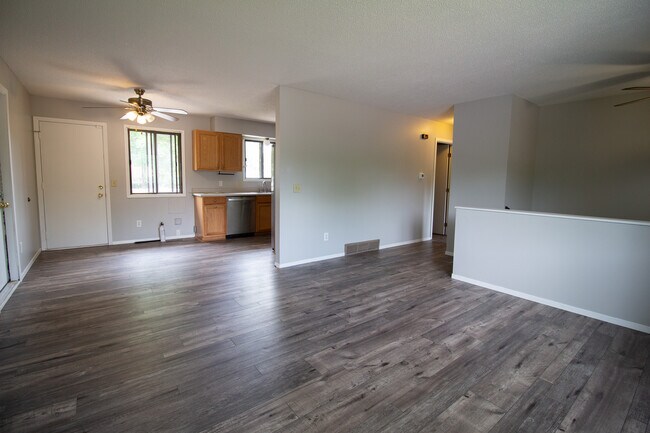 Building Photo - 1000 Lakota