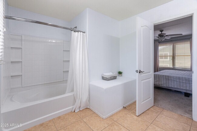 Building Photo - 2331 E Sunland Ave