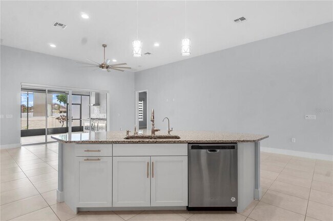 Building Photo - 2320 Symphony Cir