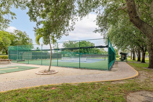Building Photo - 18081 SE Country Club Dr
